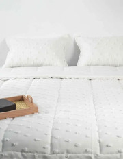 TUFTED COMFORTER